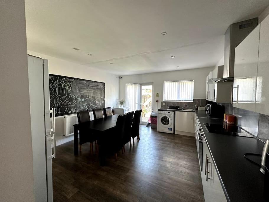 Hébergement de vacances Spacious Holiday Near Tube Station - By Starlet